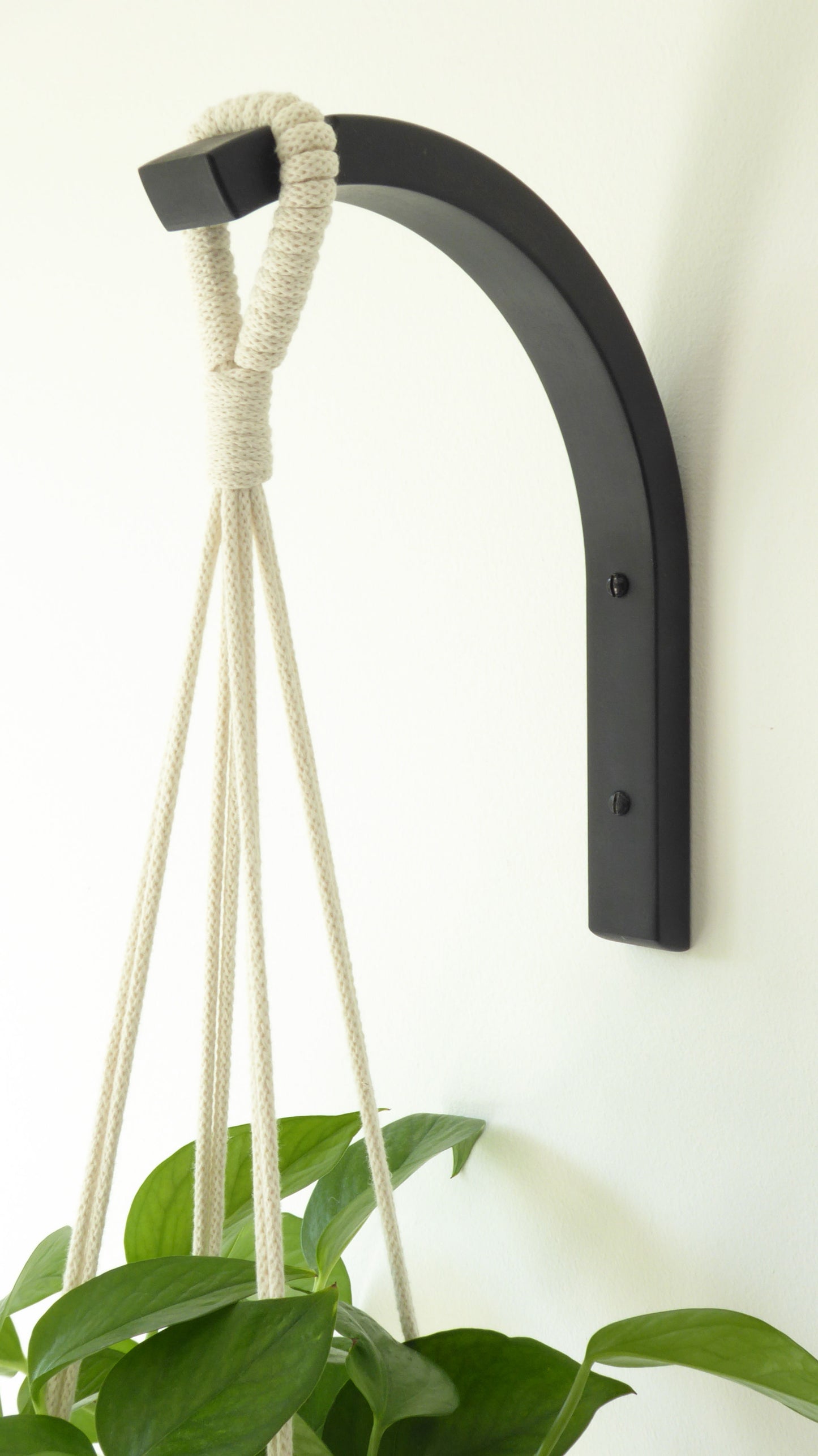 Christmas gift set for plant lover - macrame hanger and ARC plant hook - black or grey